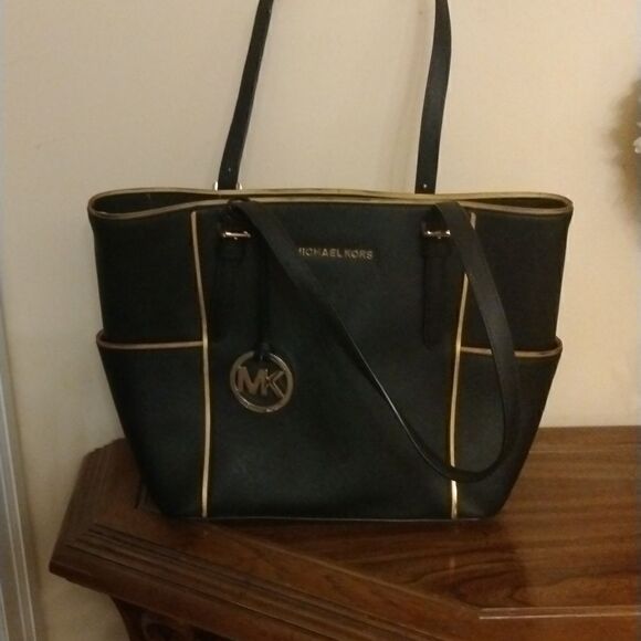 Michael Kors   - Picture 1 of 7
